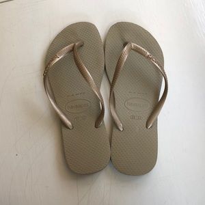 Havaianas gold flip flops, size 6